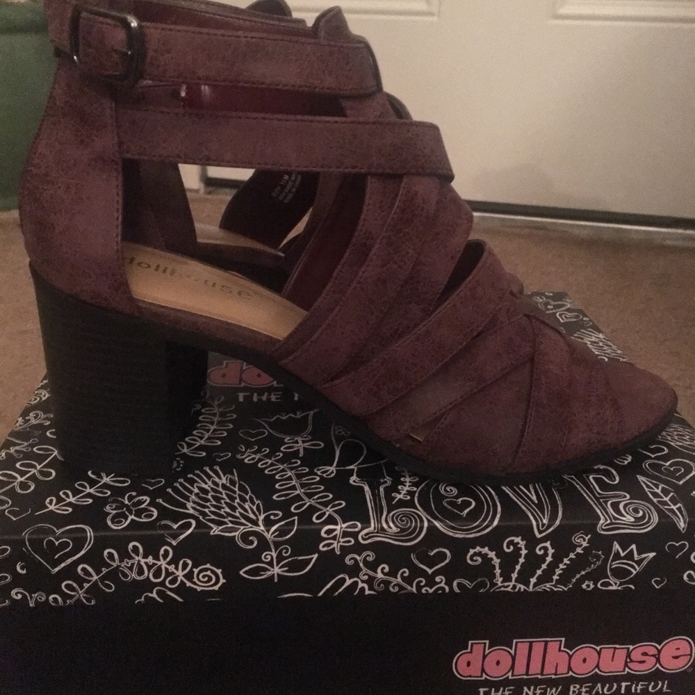Dollhouse women’s shoes size 11